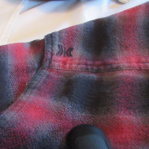 DKota Grizzly Red & Black Flannel Size XL 100% Cotton Snap Closures EUC - Picture 11 of 12